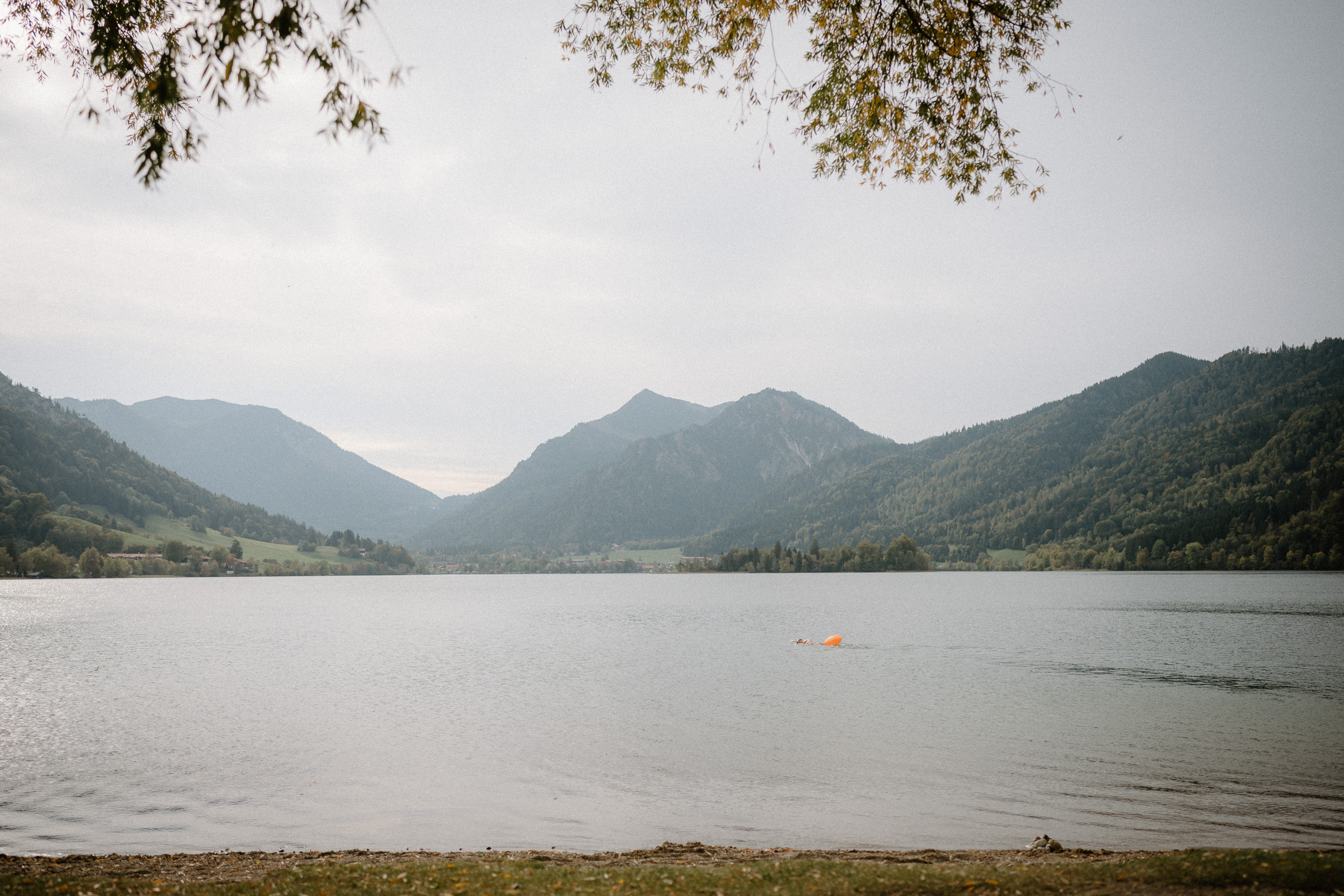 Schliersee im Herbst bei Sonne