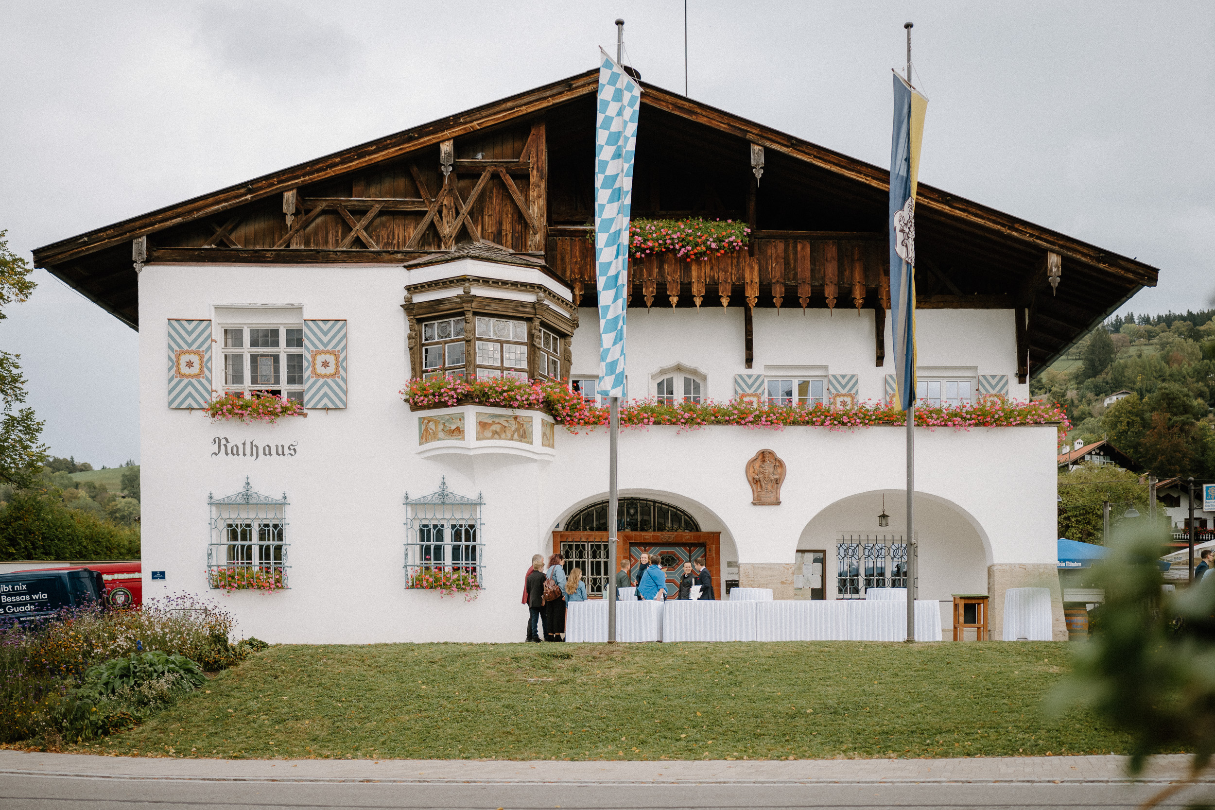 Außenaufnahme Rathaus Schliersee für Hochzeit